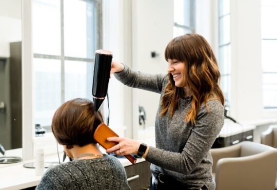 Services Does a Hair Salon Usually Provide