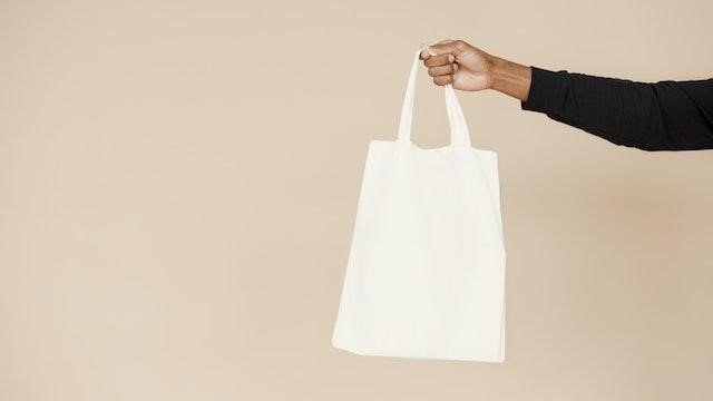 7 Creative Ways to Use Eco-Friendly Tote Bags