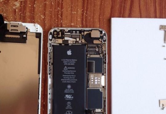 How iPhone Battery Replacements Can Save You Money