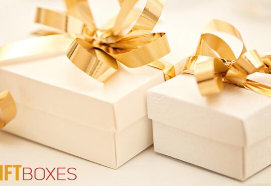 15-Engagement-Gift-Boxes-Ideas-For-Friends-And-Fam()