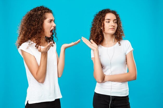 How Toxic Friendships Can Lead to Unhealthy Relationships
