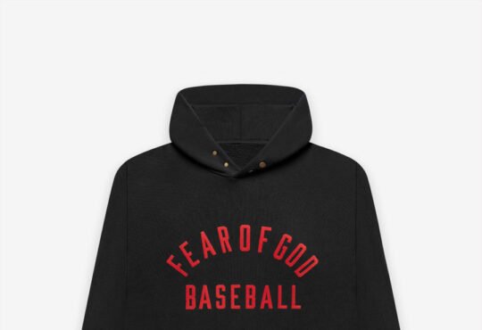 Essentials Hoodie Women: Embracing Comfort and Style