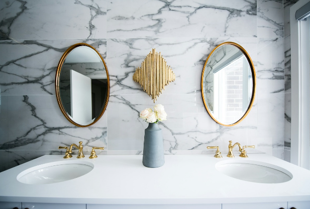 Exploring the Benefits of High-Tech Bathroom Fixtures